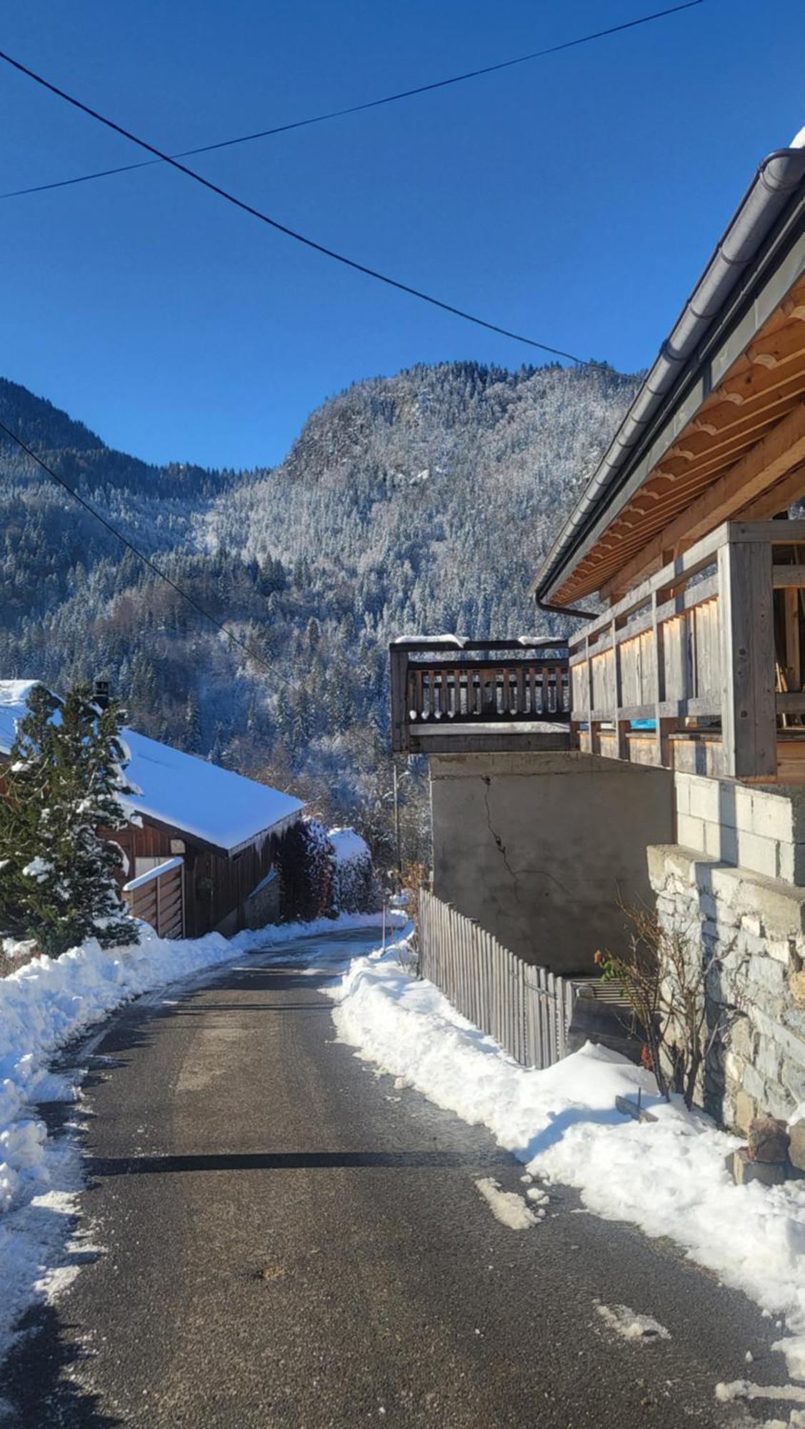 Le Nid Des Cerfs Bed & Breakfast Essert-Romand Bagian luar foto