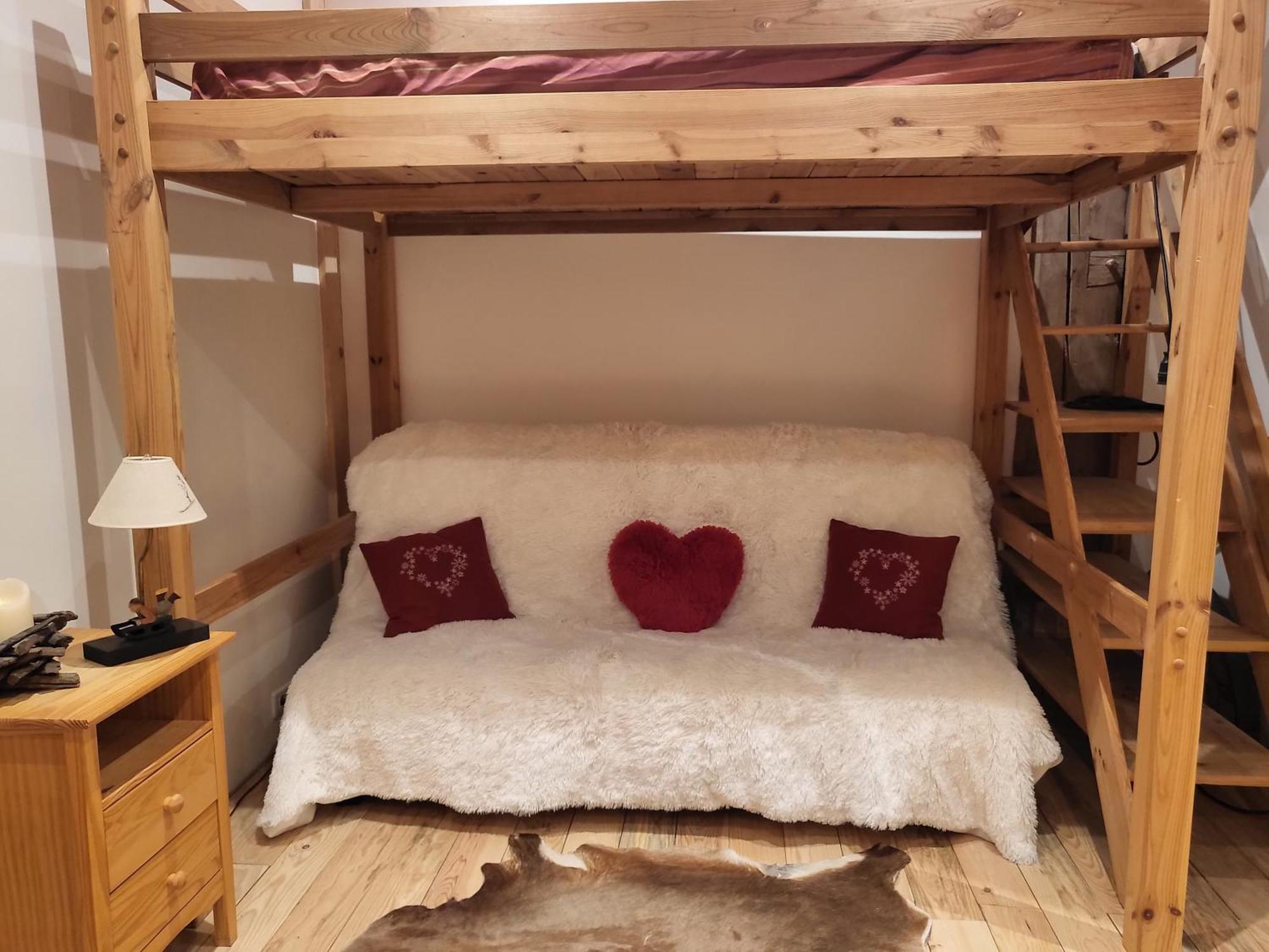 Le Nid Des Cerfs Bed & Breakfast Essert-Romand Bagian luar foto