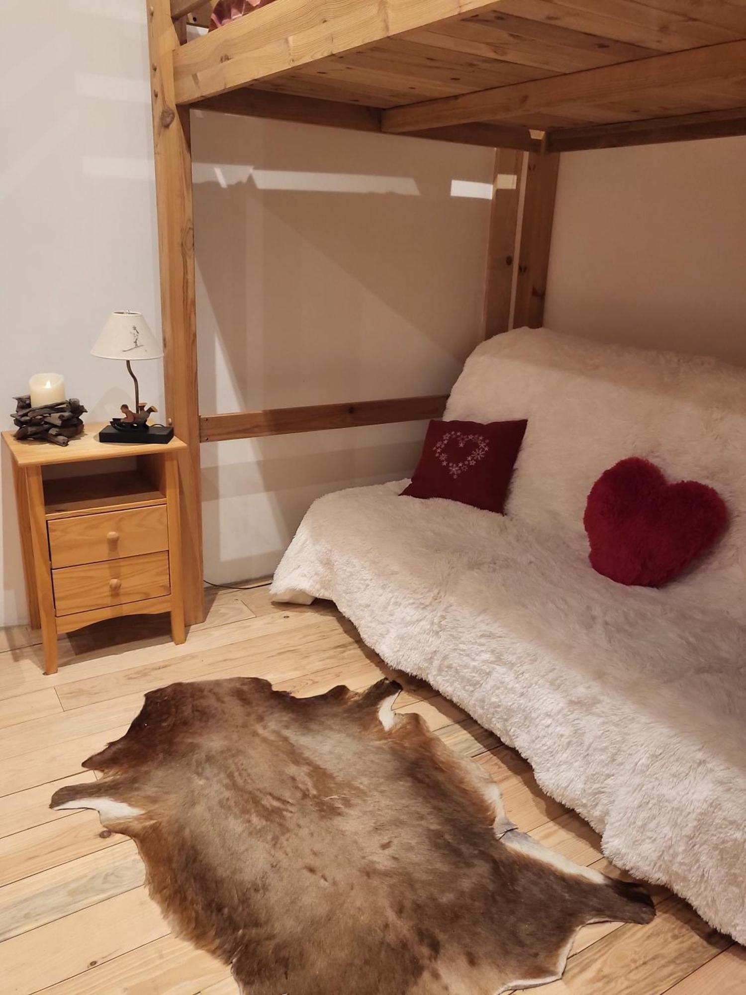 Le Nid Des Cerfs Bed & Breakfast Essert-Romand Bagian luar foto